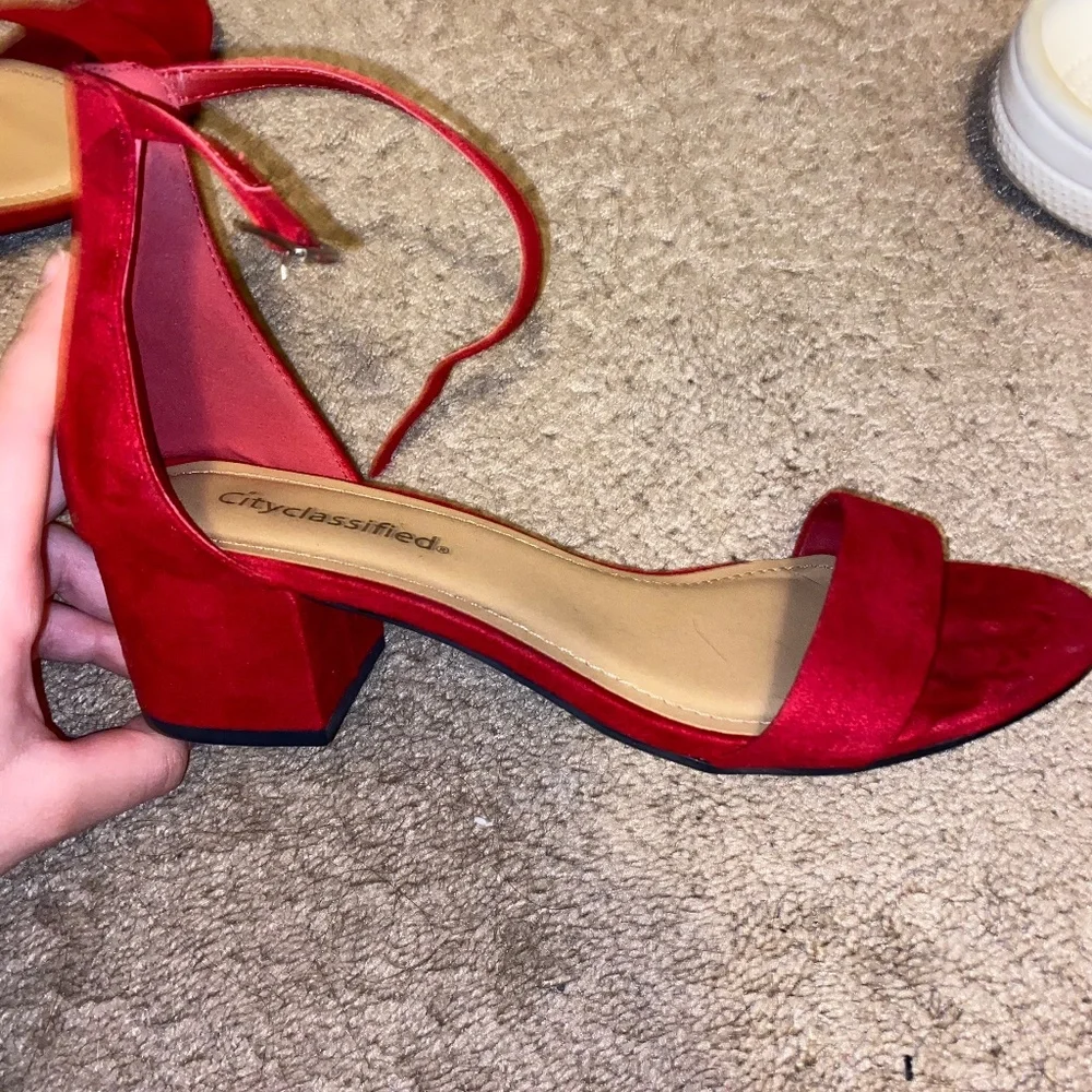 Red heels - Picture 1 of 5